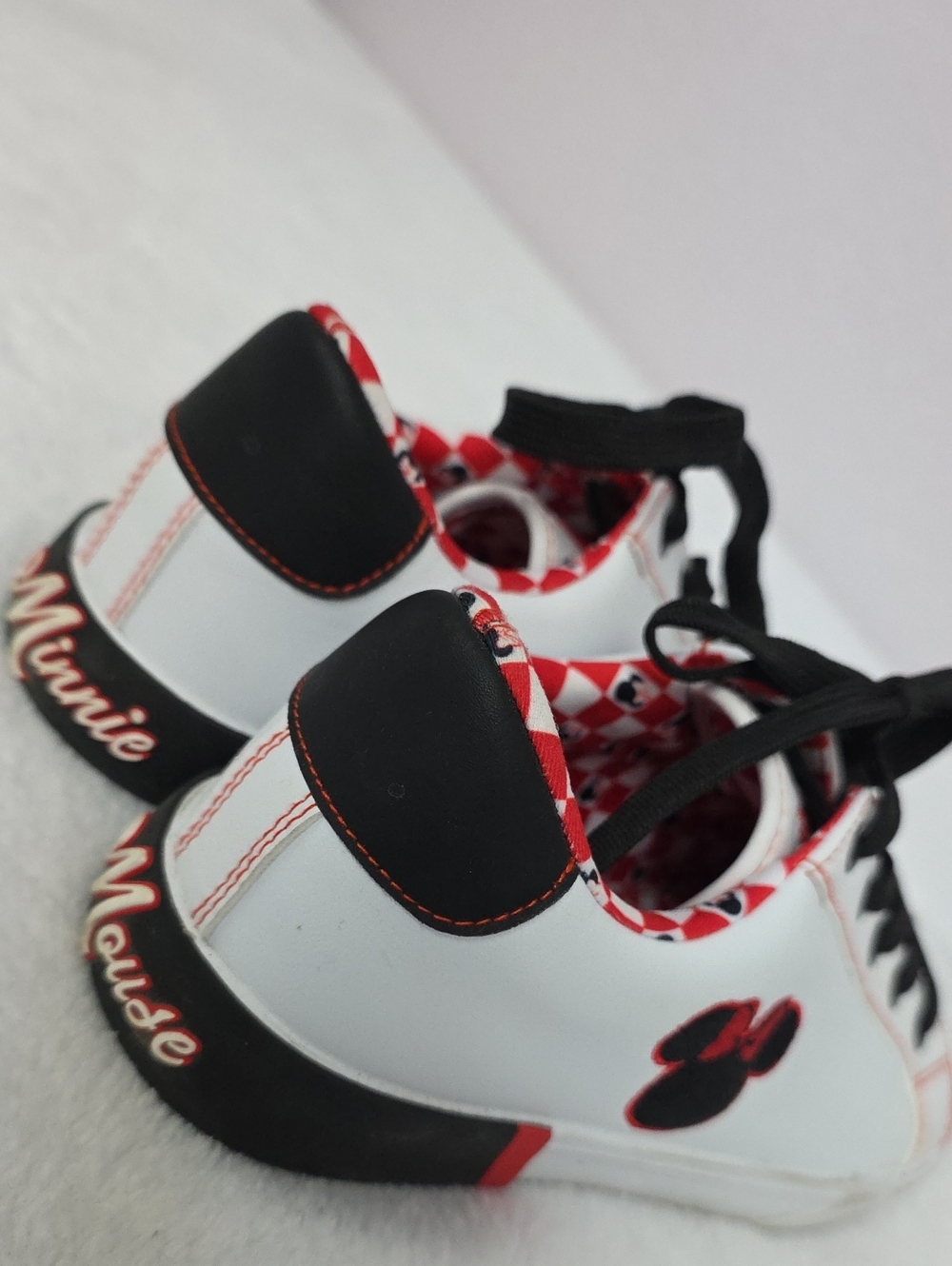 Disney Minnie Mouse Sneakers White Red Black Lace Up Shoes Size 9
